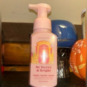 Bath and Body Works Merry Cherry Cheer Foaming Hand Soap